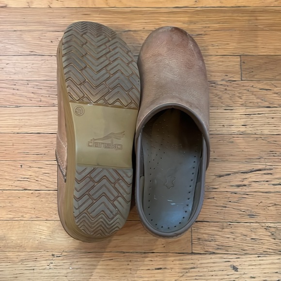 Danskos - Picture 3 of 4